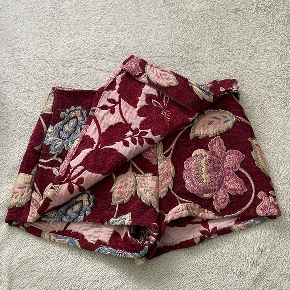 Unique F21 mini skirt/skort! - Picture 2 of 4